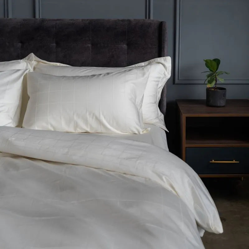 Experience the softness of the Fitted Bed Sheet Set Duvet Cover And Pillow Case S Extra Long Staple Cotton, the best pillow for neck pain and side sleepers in Singapore, offering cloud-like hotel-grade support.
